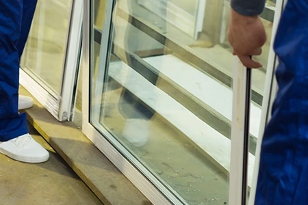 Commercial Glass Repair Technician in Clermont, FL